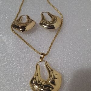 Elegant Gold Jewelry Set